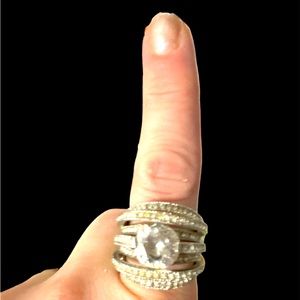 Gorgeous fashion ring huge diamonds just fine guys fits size 8-9